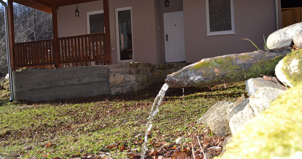 Rooms for rent "Vila Idila" yard